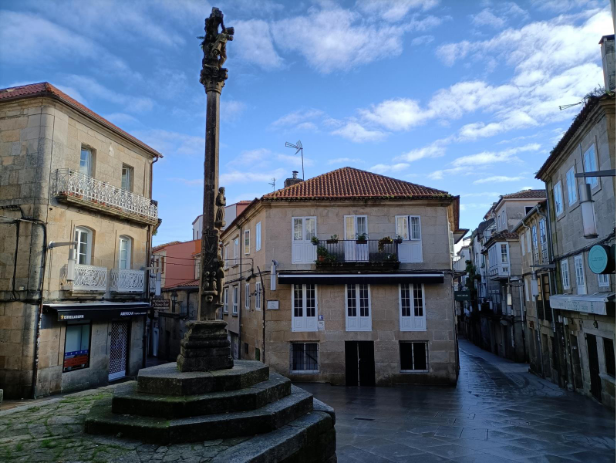 Claves para alquilar tu casa en la provincia de Pontevedra con seguridad. Fotografía de viviendas en el centro histórico de la ciudad de Pontevedra.